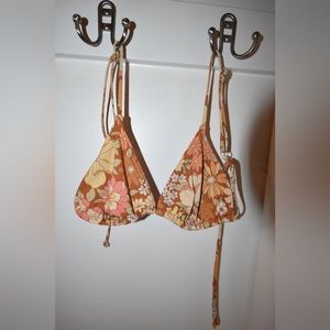 4/$20 Billabong bikini top